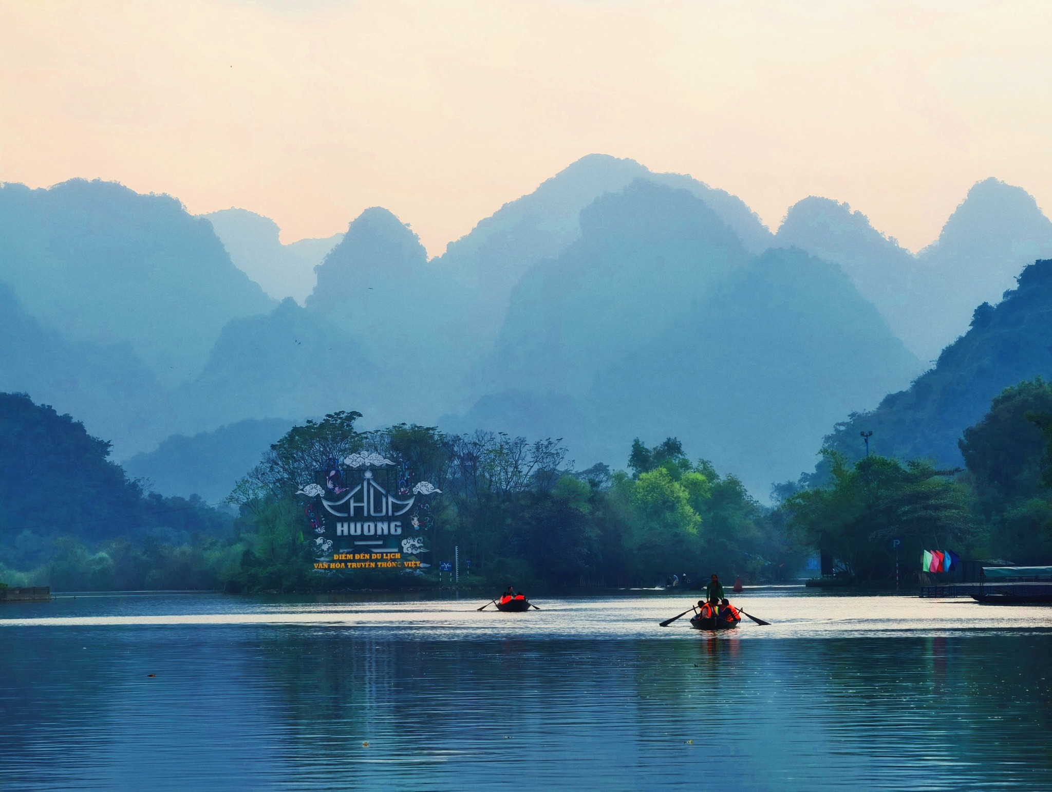 Khám phá 10 địa điểm tâm linh nổi tiếng tại chùa Hương